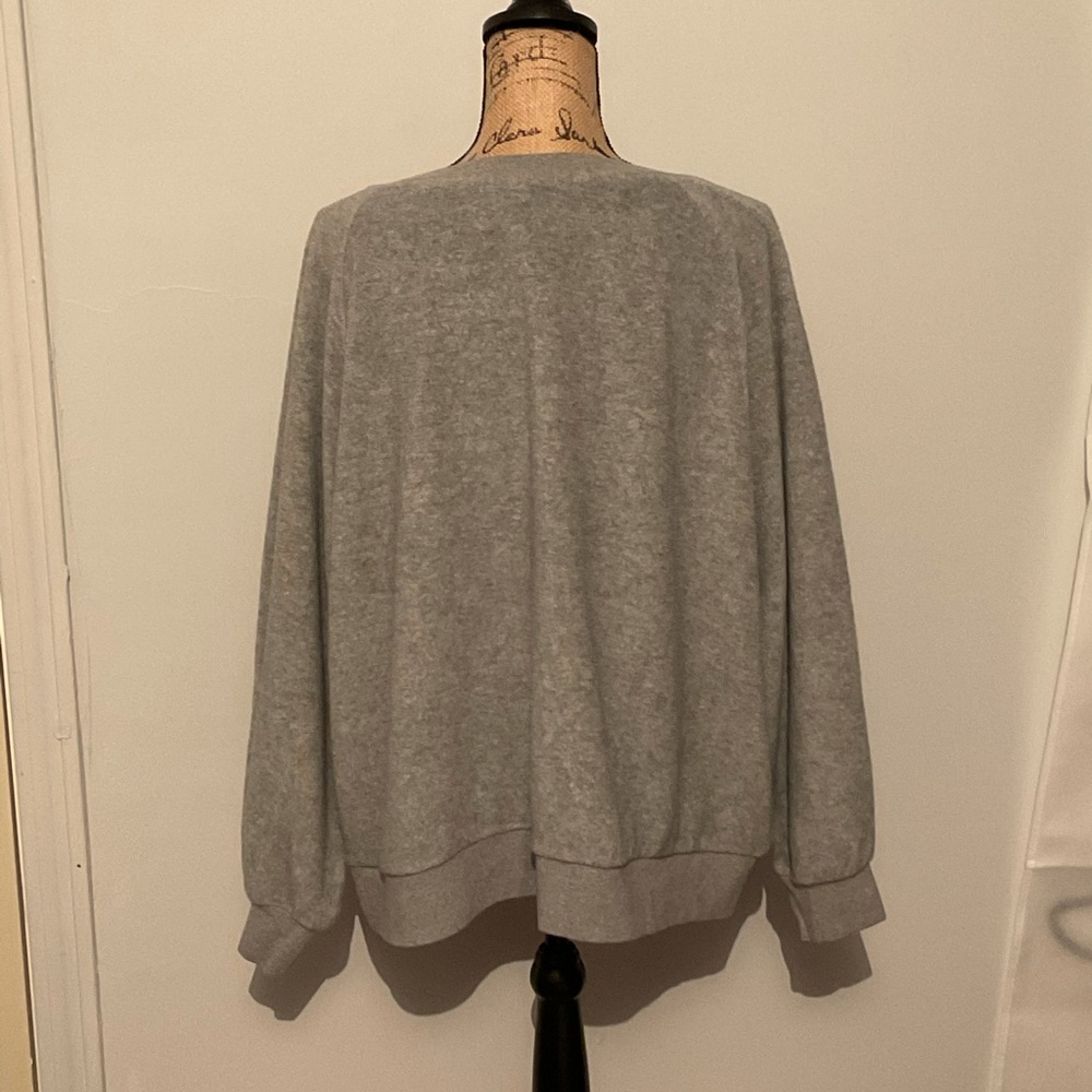 Super Soft Gray Gap Pullover Size 2x - image 4